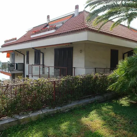 Pepiniere Apartment *